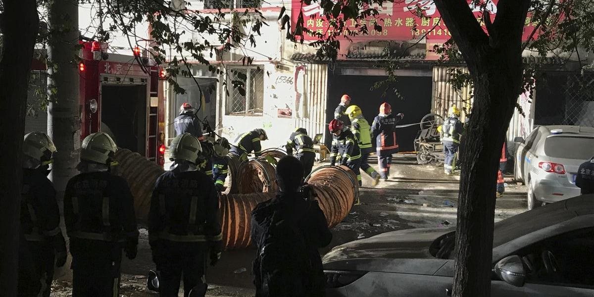 AKTUALIZOVANÉ VIDEO Pri požiari v karaoke bare v čínskom meste Čching-jüan zahynulo 18 ľudí