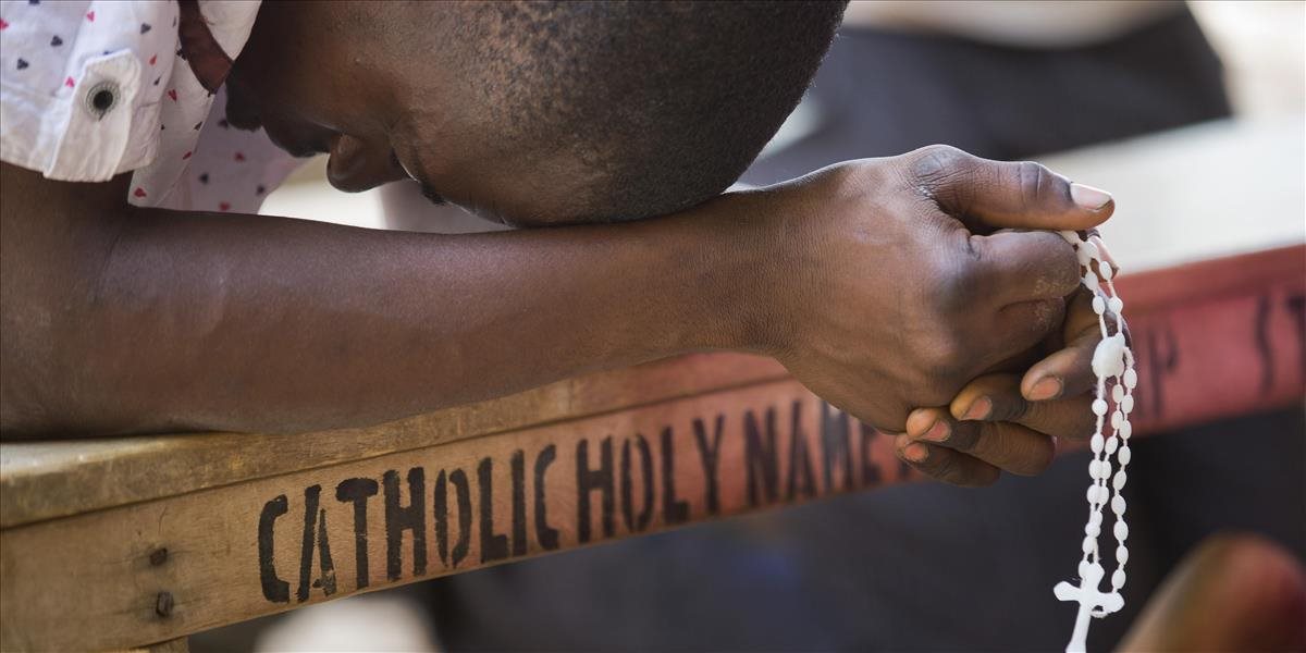 Nigérijskí ozbrojenci zabili v kostole 15 kresťanov a vypálili 50 domov