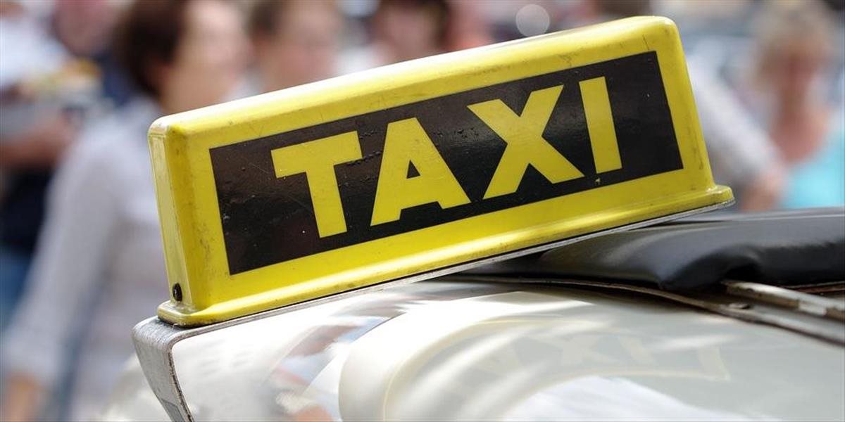Taxikári v Partizánskom po novom zaplatia za užívanie stanoviska 200 eur za rok