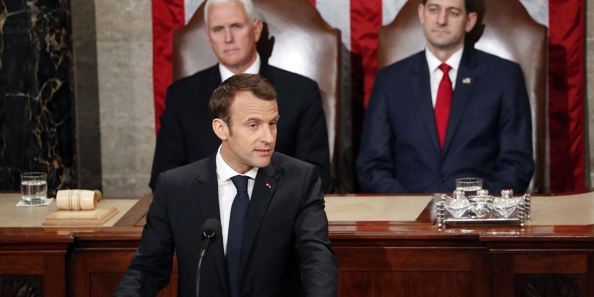 Francúzsky prezident Macron sa domnieva, že Donald Trump od jadrovej dohody odstúpi