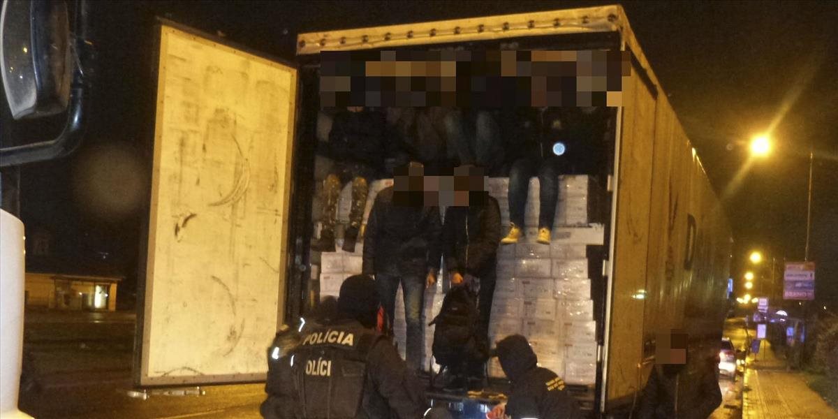 V Maďarsku obvinili Turka, ktorý chcel na Slovensko prepašovať 15 cudzincov