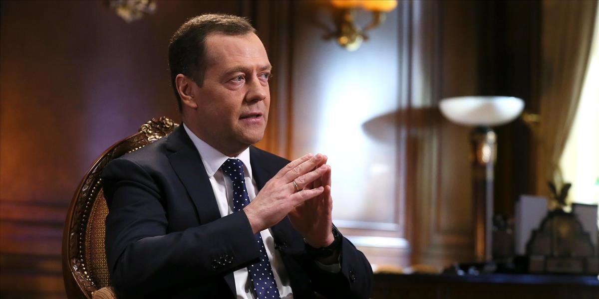 Dodržiavanie sankcií USA by malo byť v Rusku trestným činom, tvrdí Medvedev