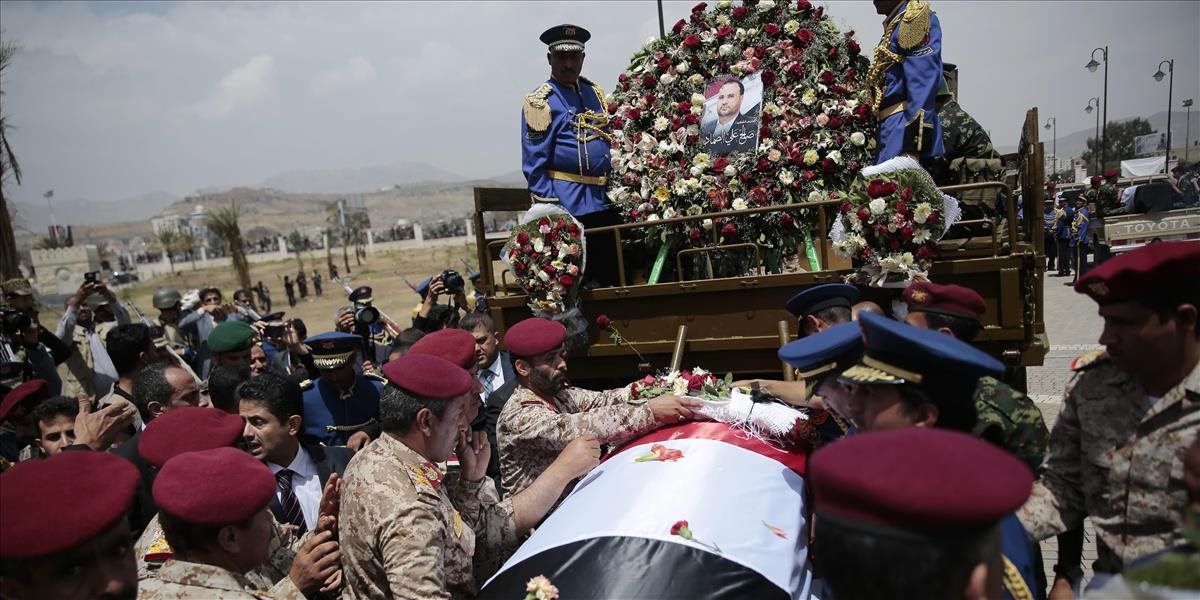 Jemenskí povstalci po pohrebe svojho vodcu vypálili rakety na Saudskú Arábiu