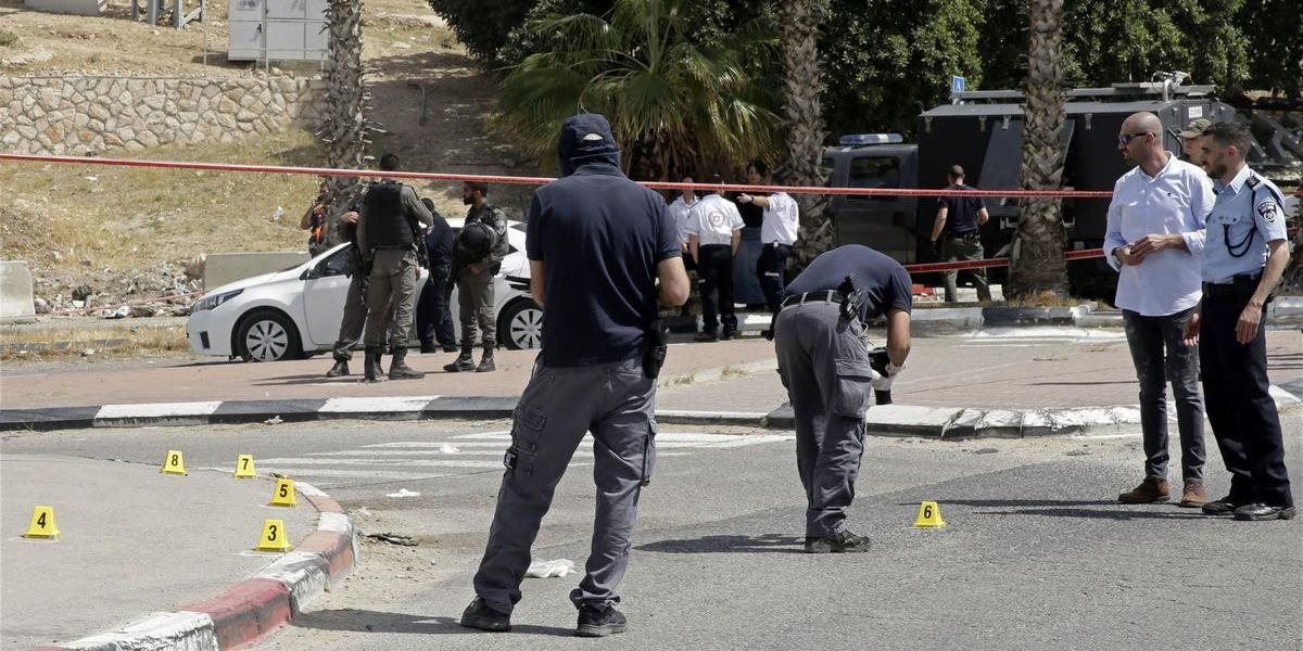 Izraelská polícia zadržala dve osoby, ktoré vrazili autom do vojakov