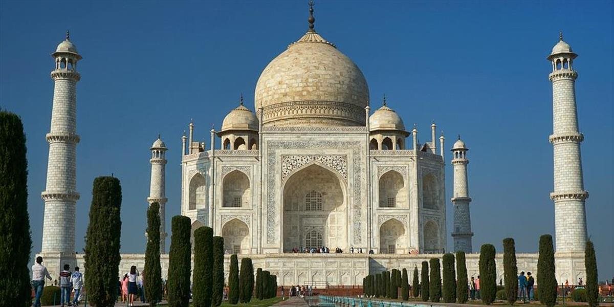 Slávny Tádž Mahal mení farbu: Čo má tento problém na svedomí?