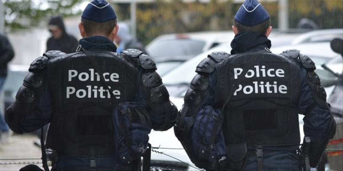 Ilegálny migrant v Paríži nabral pri kontrole policajta autom