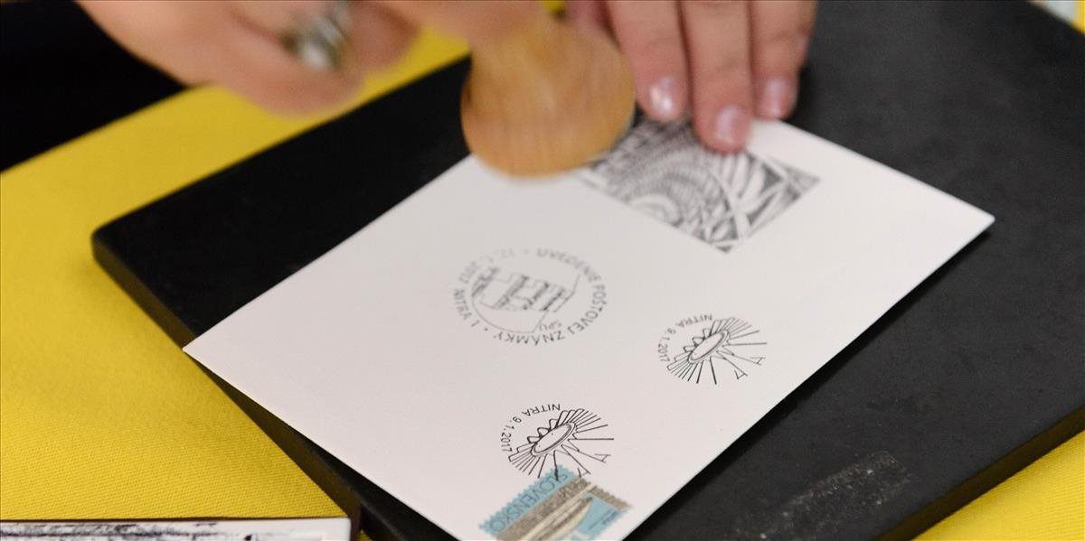 Slovenská pošta vydala dve nové známky - s Mostom SNP a rukopisom v hlaholike
