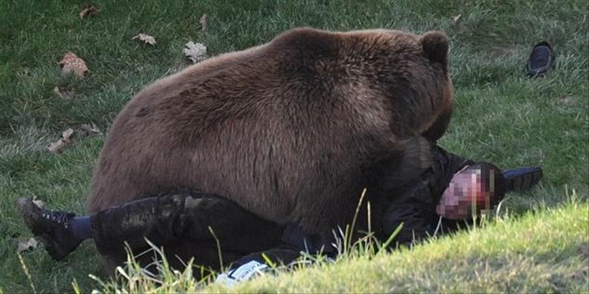 VIDEO Chcel si spraviť selfie s medveďom, stálo ho to život