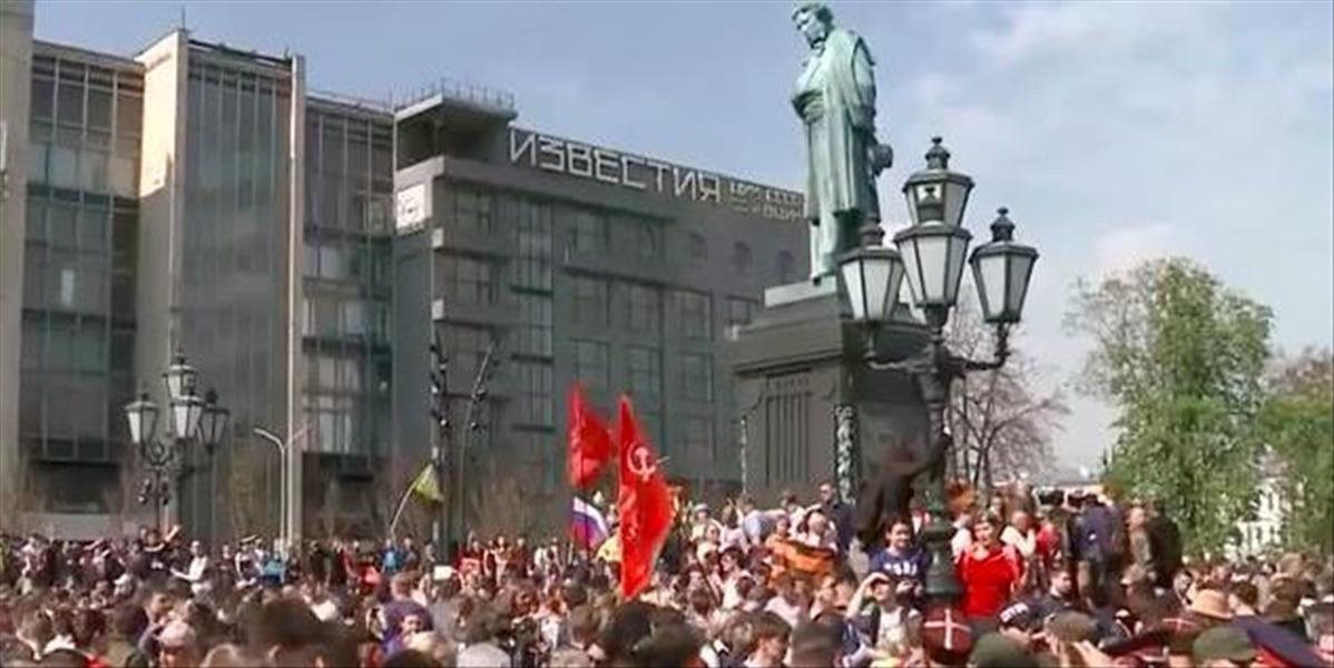 Počas sobotných protestov v Moskve bolo zadržaných 658 ľudí