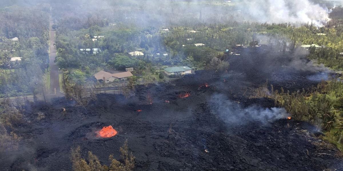 FOTO + VIDEO Láva zo sopky Kilauea zničila už tri desiatky domov