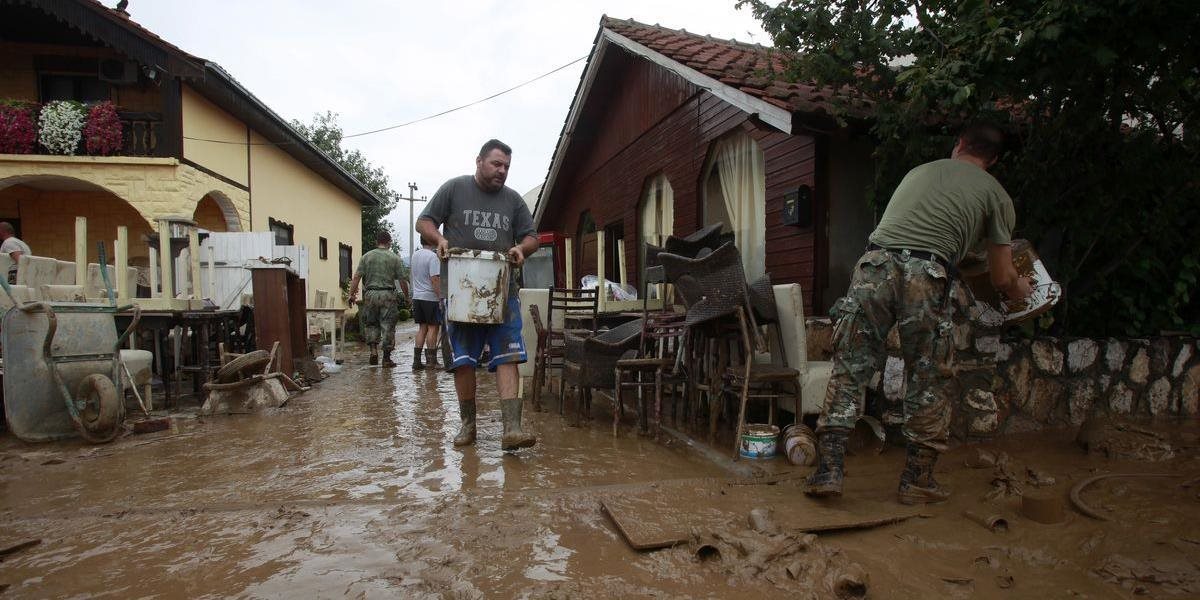 Búrky v macedónskom Skopje spôsobili výpadky elektriny a záplavy