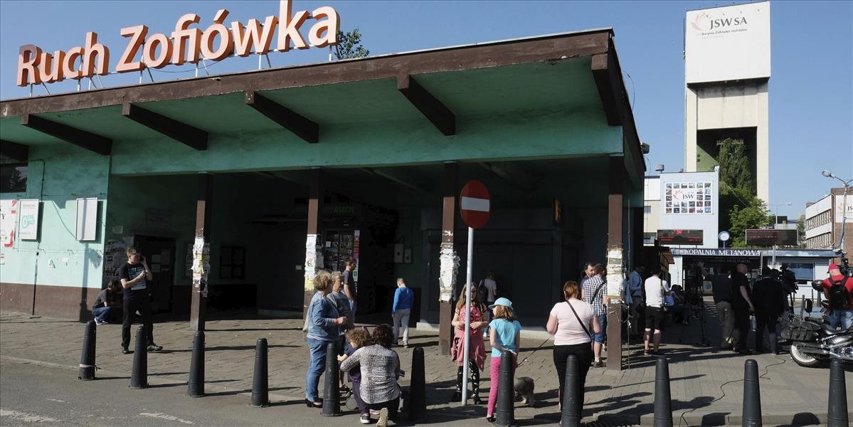Prácu banských záchranárov v Poľsku sťažuje prítomnosť metánu a podzemnej vody