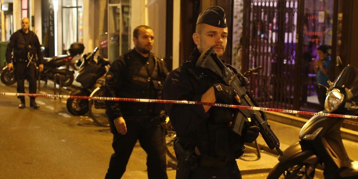 VIDEO Horor v Paríži: Muž bodal ľudí nožom, jedného zabil. Polícia ho zneškodnila
