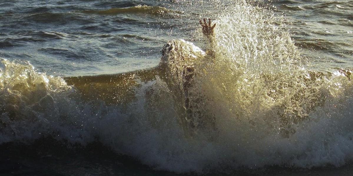 Šokujúce FOTO More na Filipínach vyplavilo príšeru. Domáci hovoria o znamení skazy