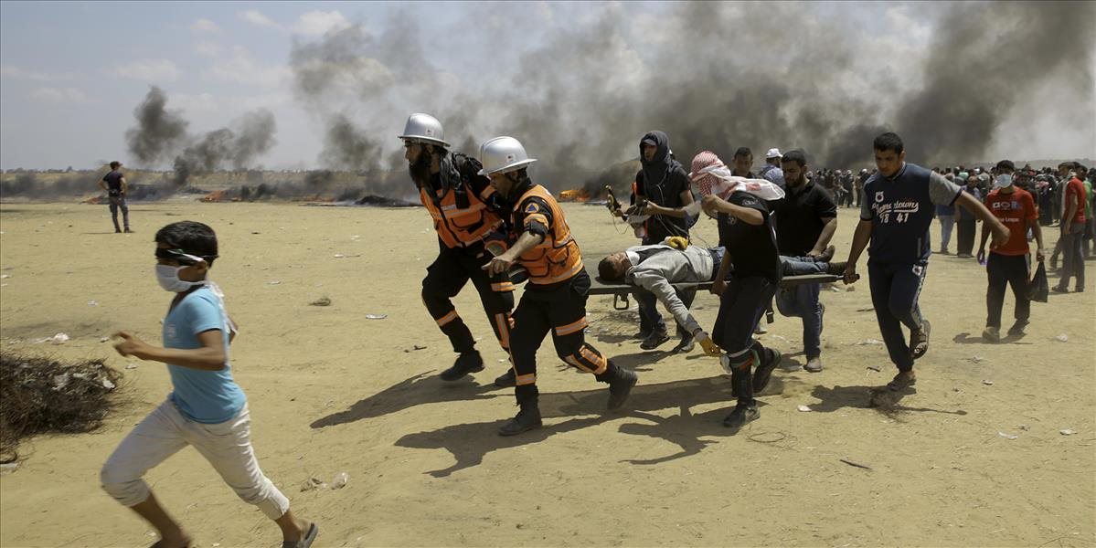 V Gaze pochovávali obete pondelkových protestov pri hranici s Izraelom