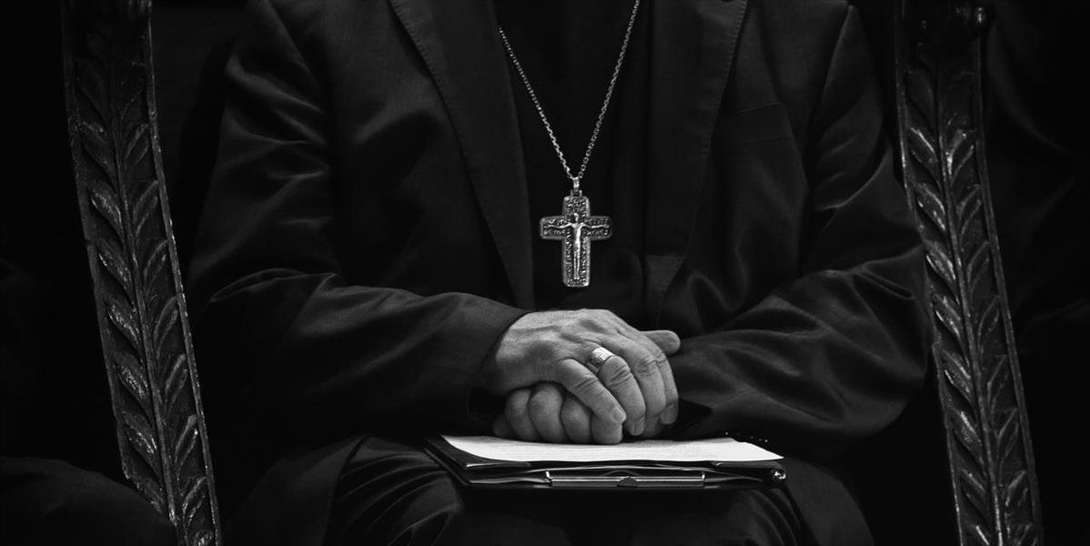 Biskup v Čile suspendoval 12 kňazov po správe o sexuálnej komunikácii