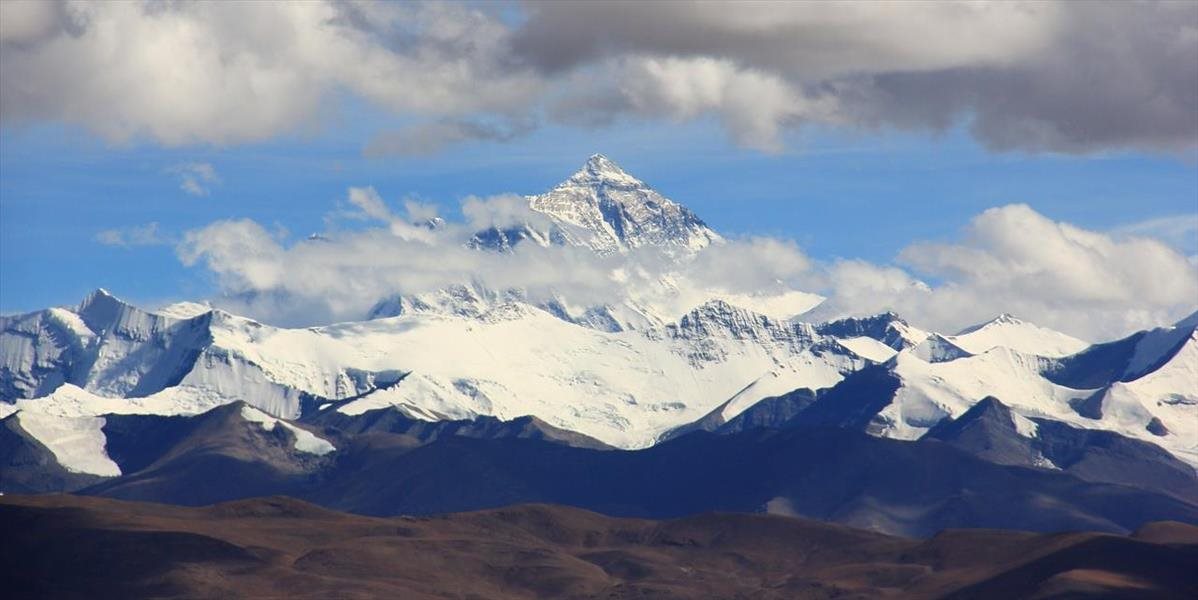Na Mount Evereste zahynuli dvaja zahraniční horolezci