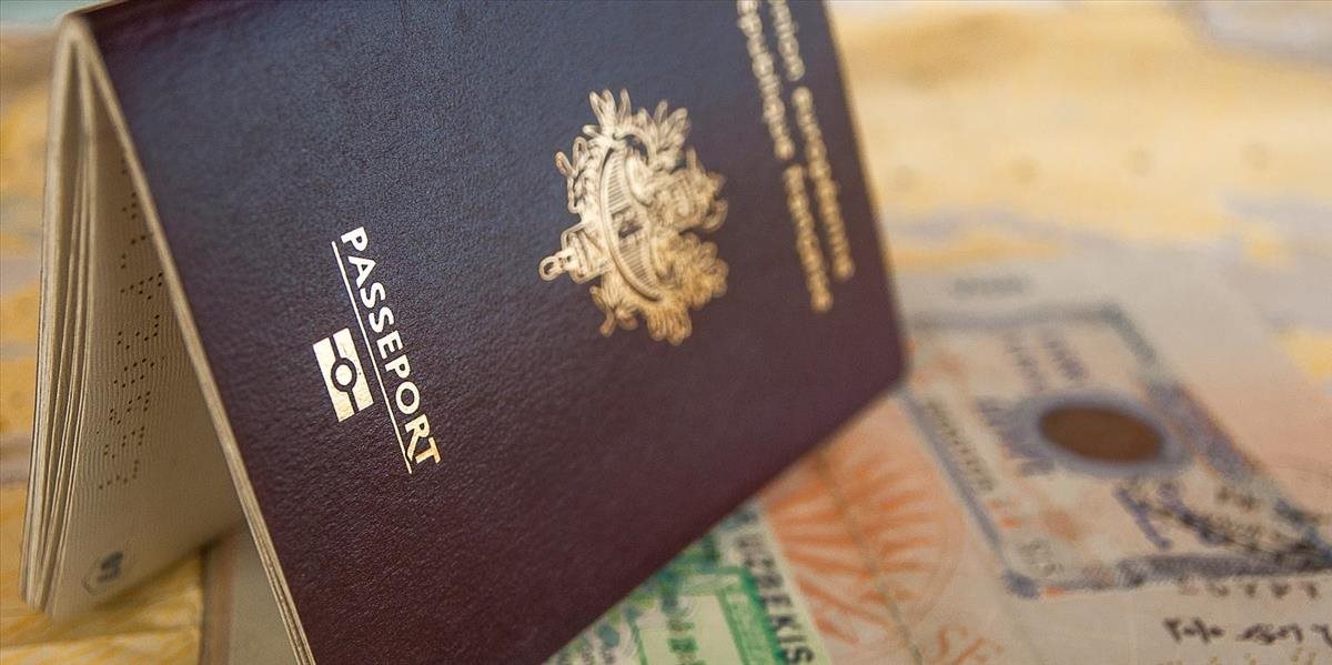 Polícia zadržala desiatky migrantov s falošnými pasmi