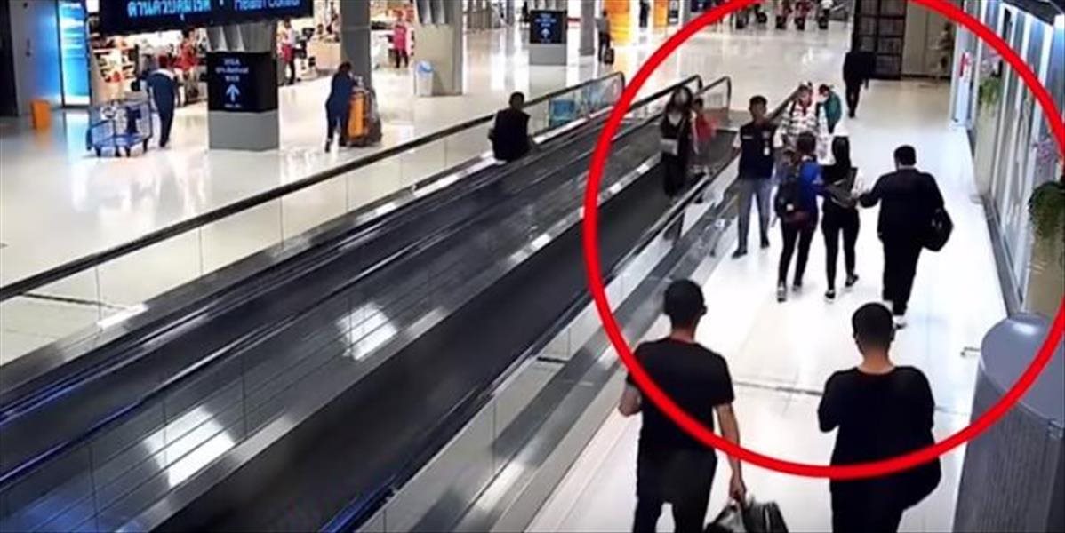 Šokujúce VIDEO: Organizovaná skupina uniesla ženu z letiska priamo pod kamerami
