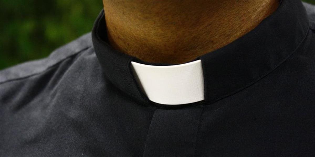 Vo Švajčiarsku zatkli katolíckeho kňaza pre podozrenie zo zneužívania
