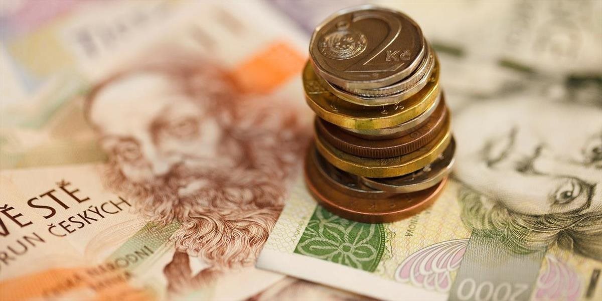 Dovolenky sa Čechom v najbližšom období predražia, koruna smeruje k 26 Kč za euro