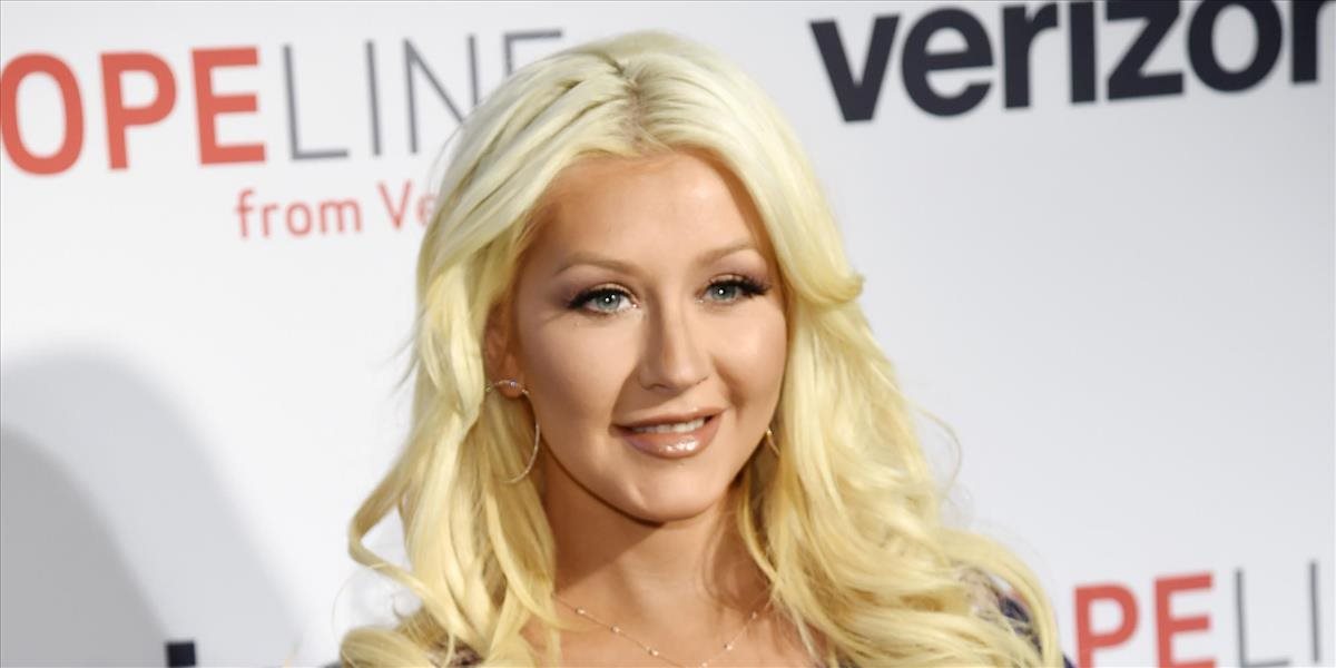 Christina Aguilera zverejnila videoklip k singlu Fall In Line