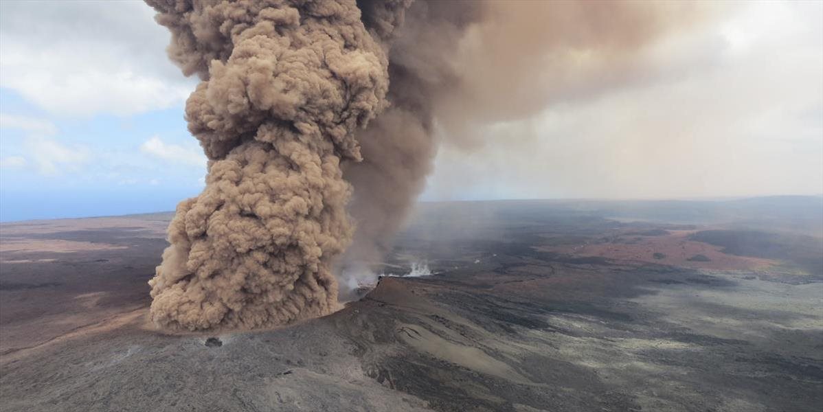 Havajská sopka Kilauea stále chrlí popol a lávu