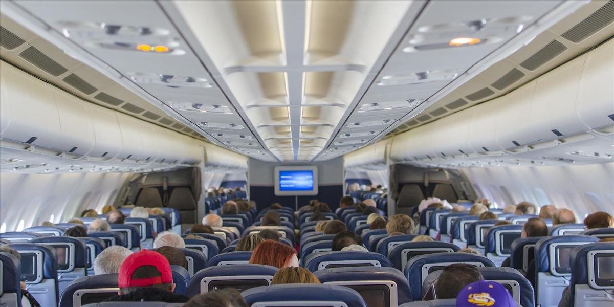Rodiny by v lietadle nikdy nemali sedieť oddelene, tvrdia experti