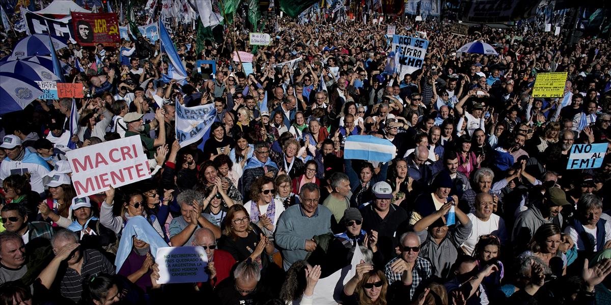 Protest proti pomoci od MMF ochromil dopravu v hlavnom meste Argentíny