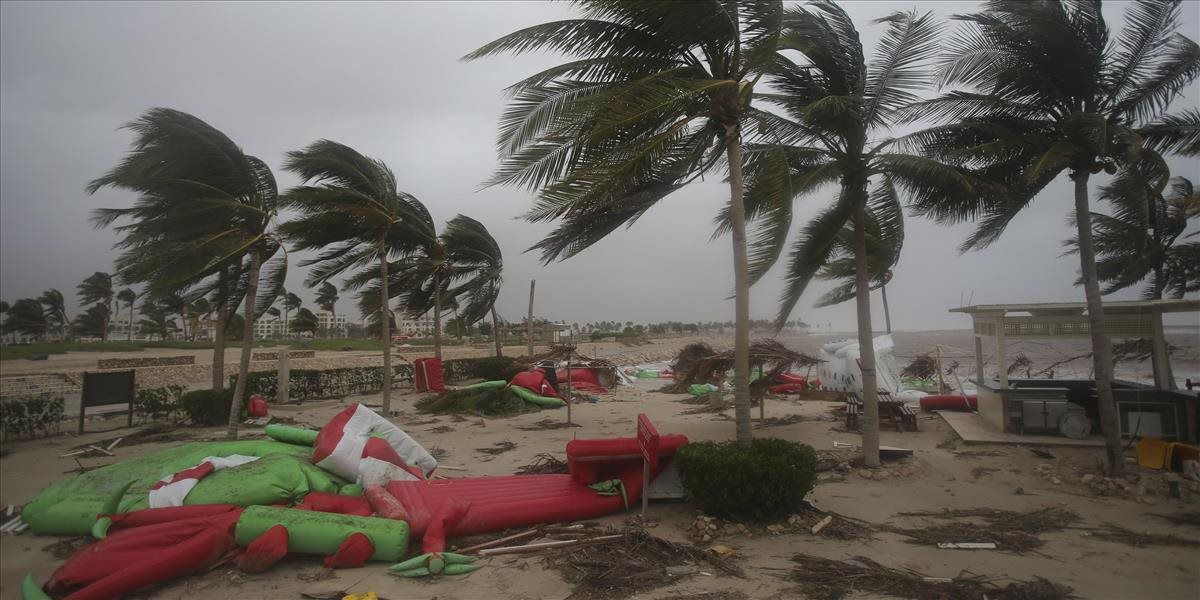 VIDEO Ománom sa prehnal silný tajfún: Vyžiadal si tri obete