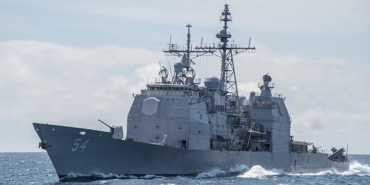 Čínu pobúrila plavba amerických vojenských lodí v blízkosti sporných ostrovov