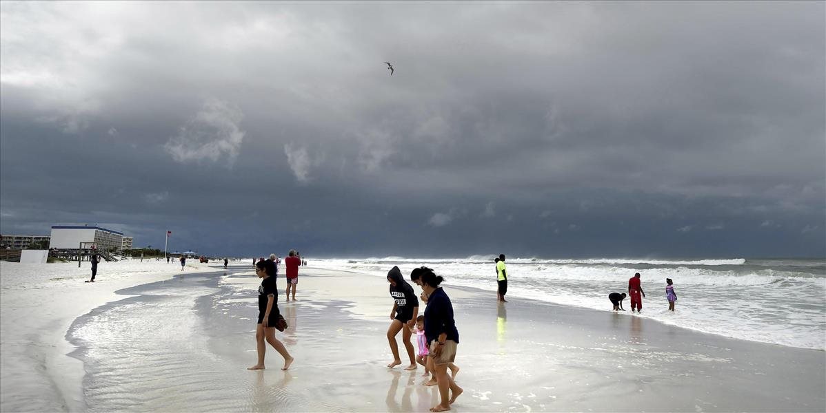 Floridu zasiahla prvá pomenovaná atlantická búrka tohtoročnej sezóny