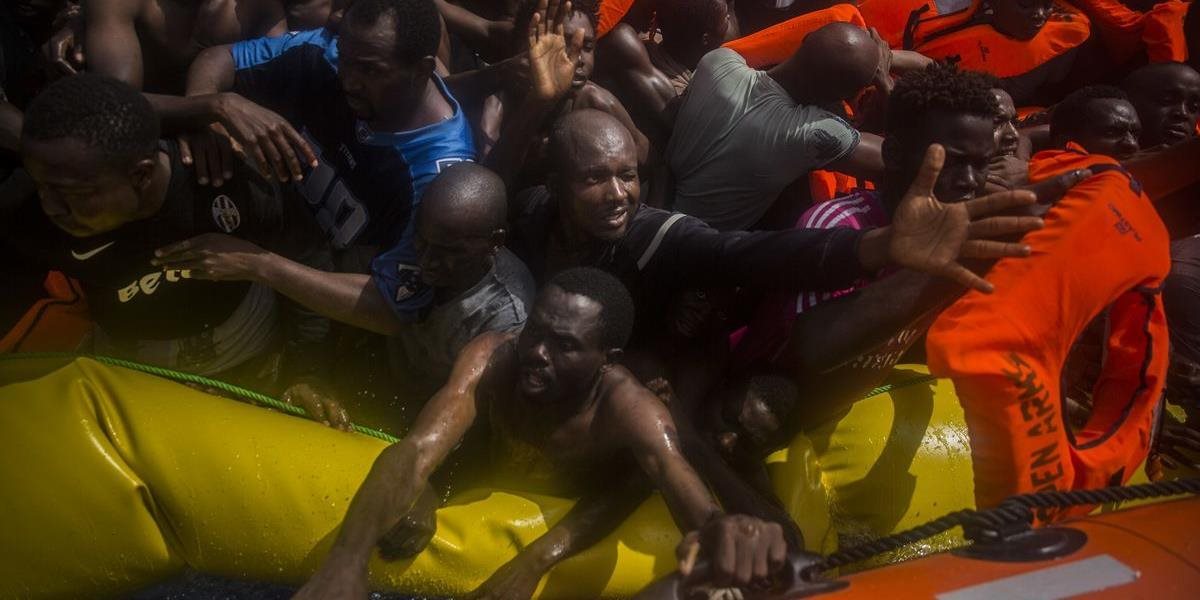 Pri potopení dvoch lodí s migrantmi zahynulo najmenej 57 ľudí