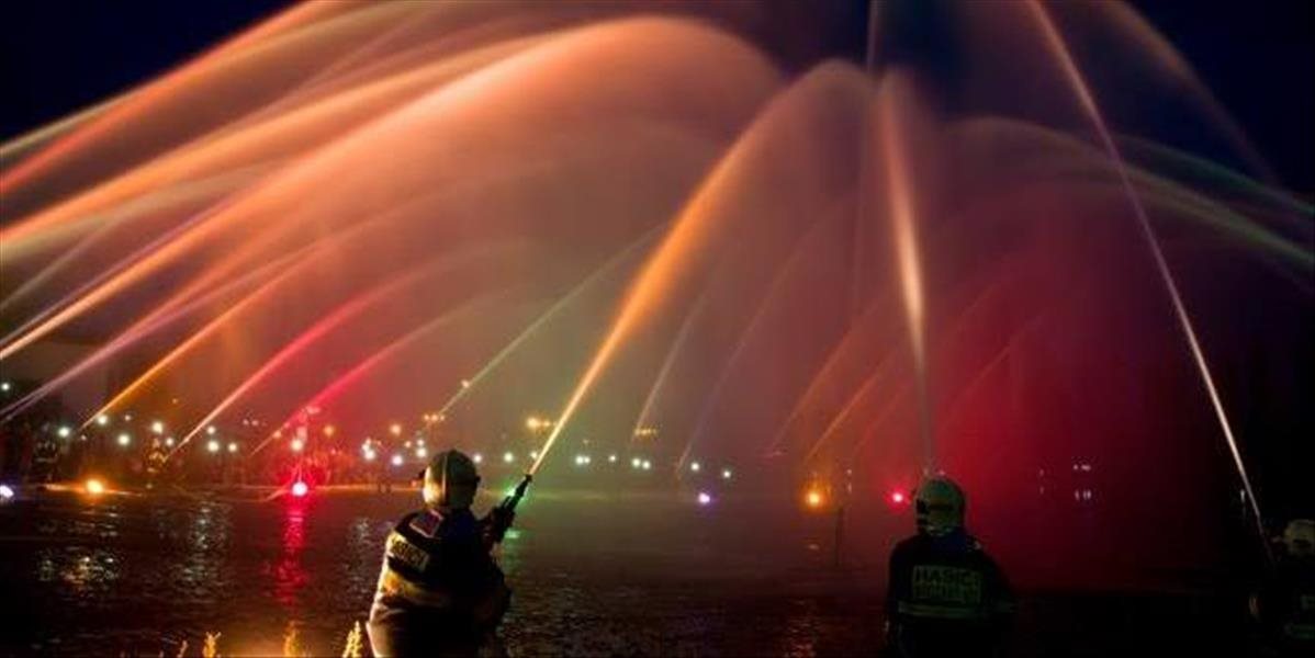 VIDEO Hasiči v Prahe vytvorili najväčšiu fontánu na svete