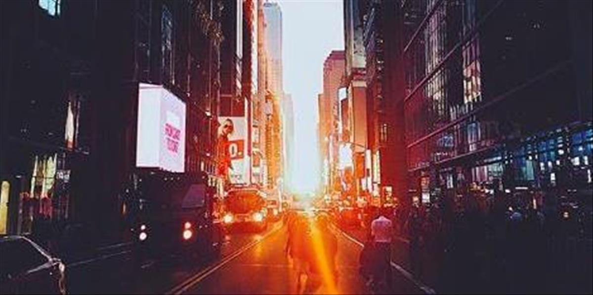 FOTO + VIDEO V New Yorku pozorovali nevšedný západ slnka medzi mrakodrapmi