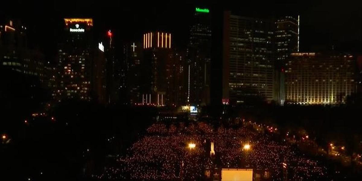 VIDEO Desaťtisíce ľudí v Hongkongu si pripomenuli obete z Námestia nebeského pokoja