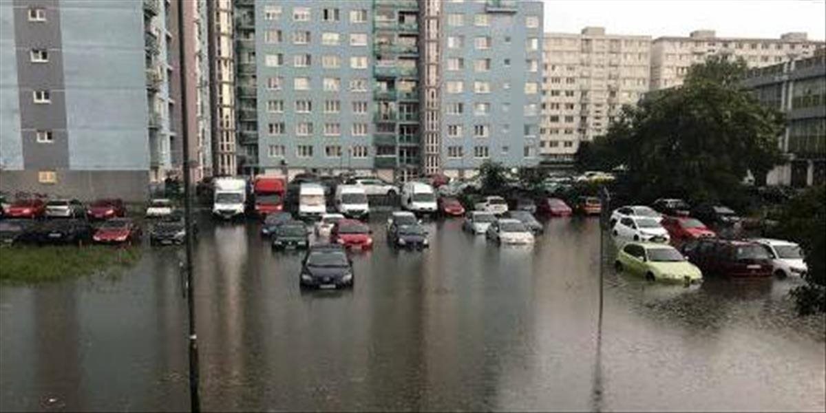 FOTO Záplavy v mestách sú dôsledkom toho, že pribúda betón a mizne zeleň, myslí si agrorezort