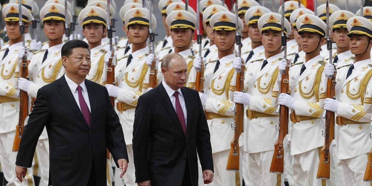 Putin pricestoval na návštevu Číny; chce upevniť vojenské i hospodárske vzťahy