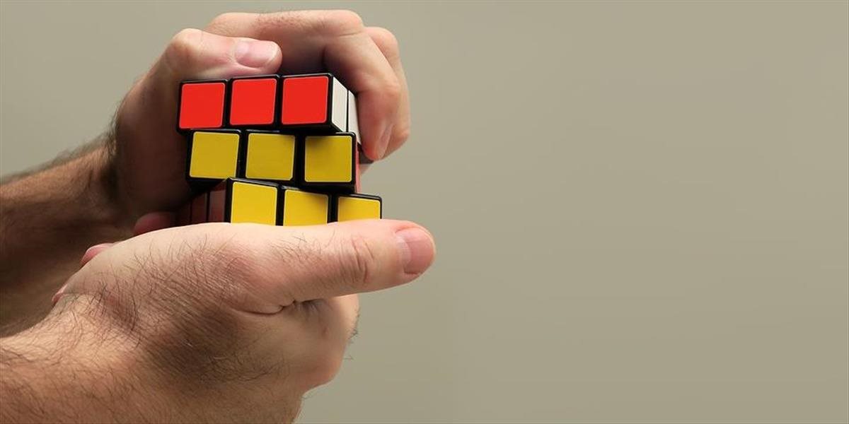 VIDEO Dokážete zložiť Rubikovú kocku? Pozrite sa na tohto neuveriteľného 13-ročného rekordéra!