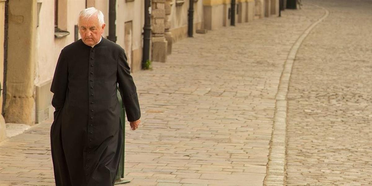 Taliansky kňaz našiel v spovednici obrovský balík peňazí