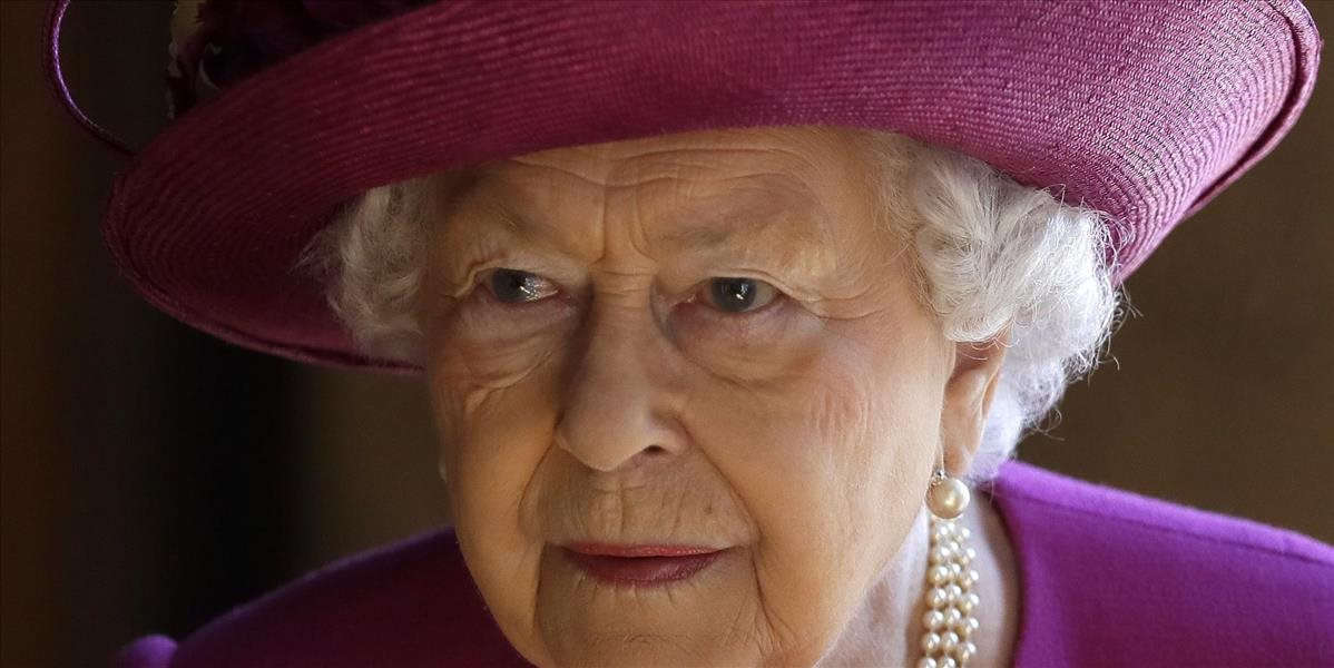 Kráľovnej Alžbete II. odstránili z oka sivý zákal