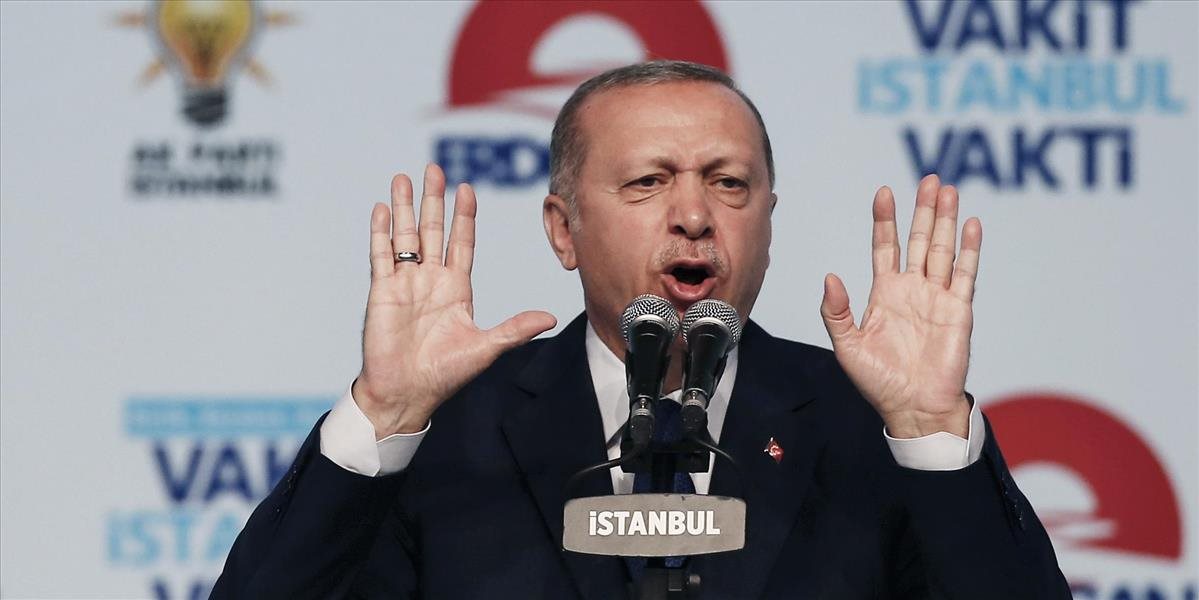 Erdogan sľubuje Rakúsku odvetné opatrenia za zatvorenie mešít a vyhnanie imámov