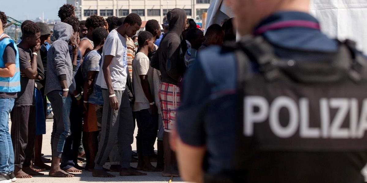 Taliansko a Malta odmietli prijať záchrannú loď so 629 migrantmi