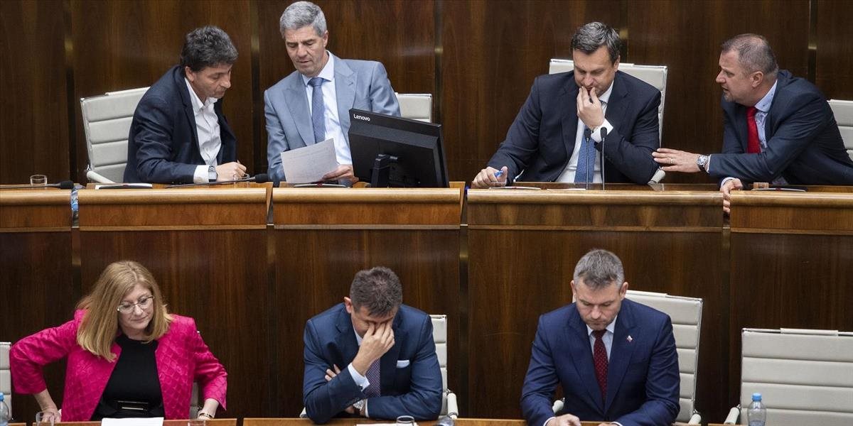 Parlament sa pozrie na dôchodky, fungovanie strán a vypočuje si Andreja Kisku