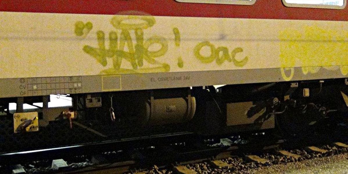 Polícia obvinila sprejerov, ktorí postriekali vagón a protihlukovú stenu