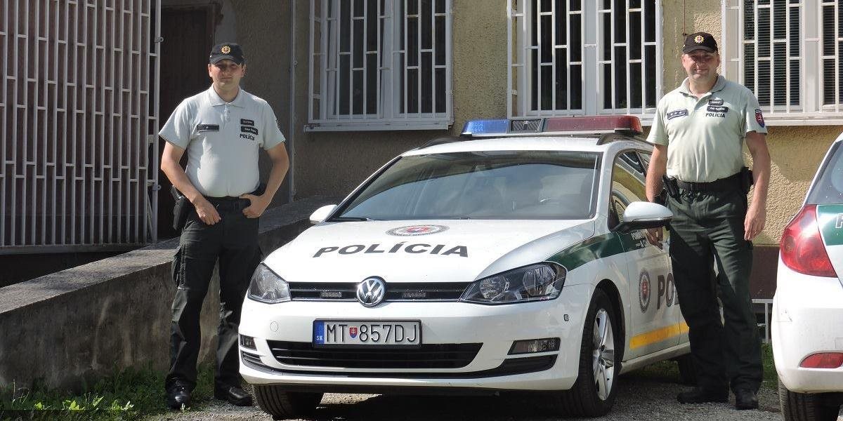 Martinskí policajti zachránili život mladému mužovi