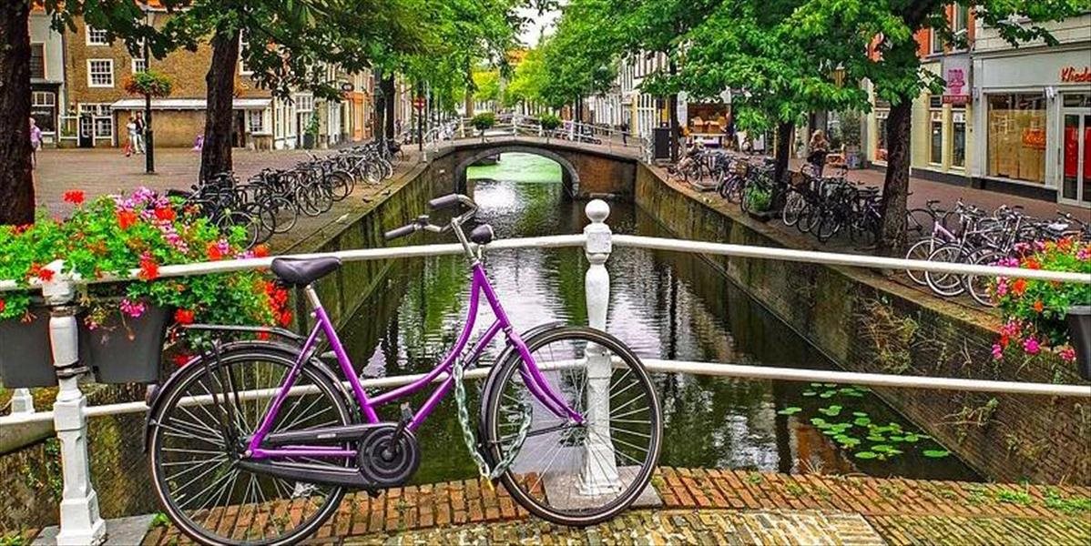 Holandská vláda chce do troch rokov dostať 200.000 ľudí z áut na bicykle