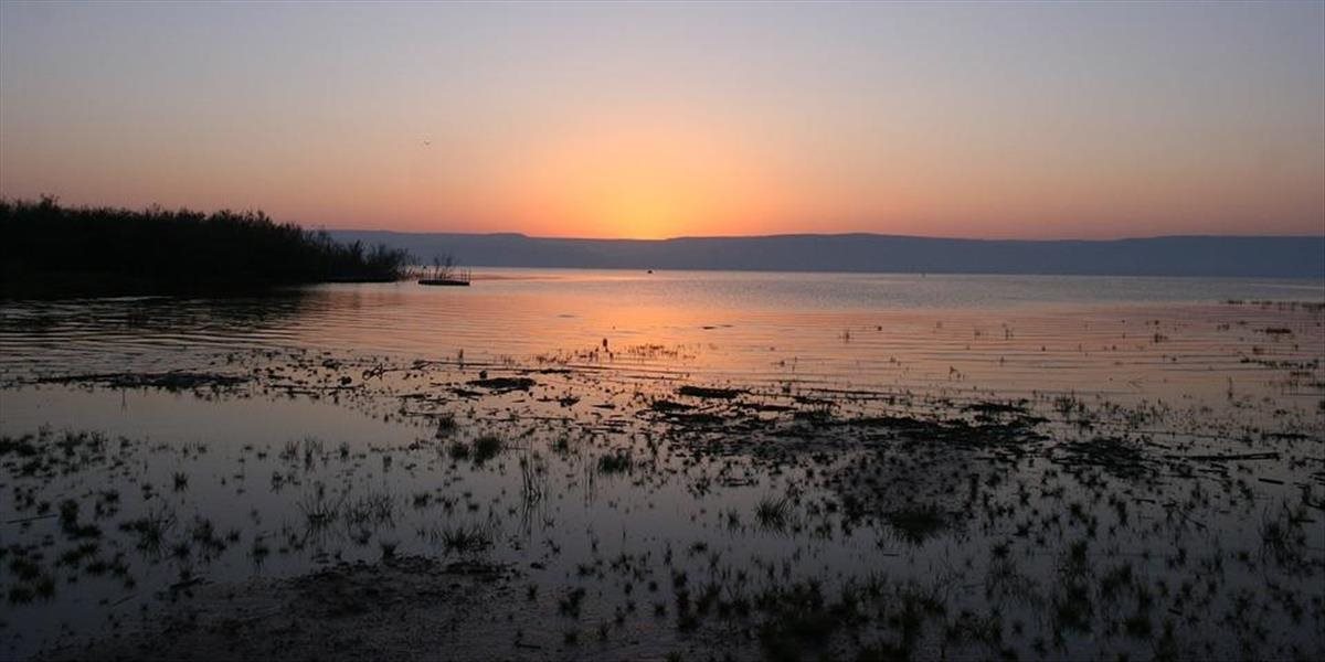Do ustupujúceho Galilejského jazera napumpujú odsolenú vodu