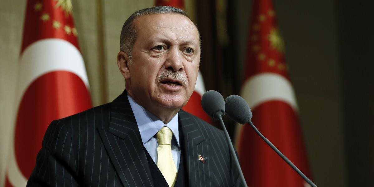 Turecký prezident sľúbil zrušenie výnimočného stavu, ak vyhrá voľby