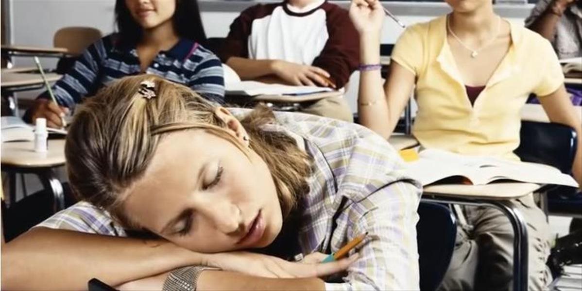 Študentka zaspala na hodine, reakcia učiteľa ľudí chytila za srdce celý svet